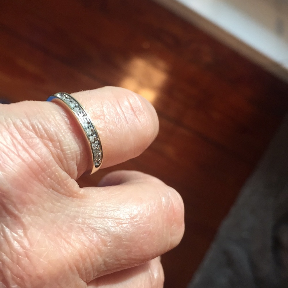 11 Diamonds in 10kt Gold - Picture 1 of 11